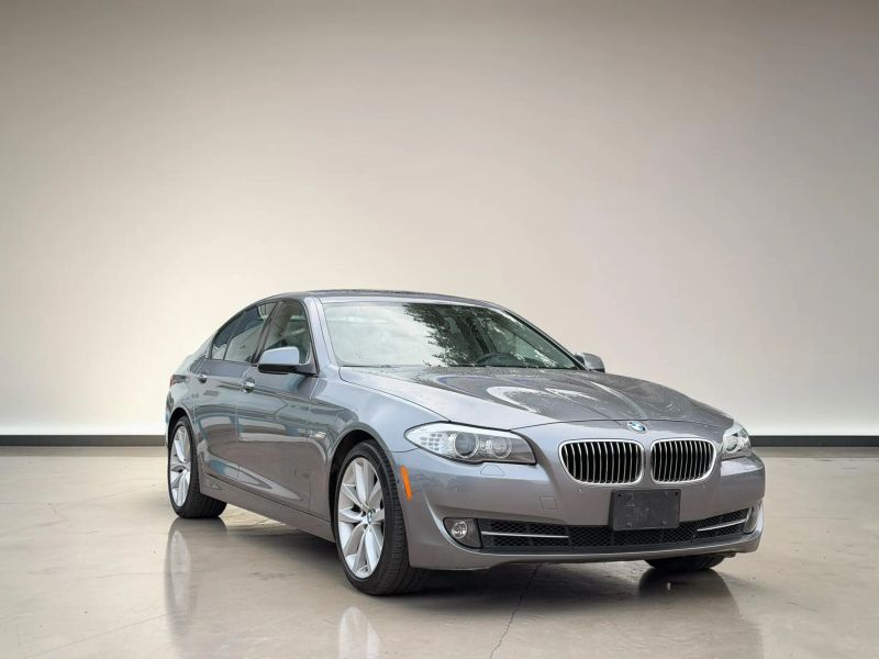 2011 BMW 5 Series's photo